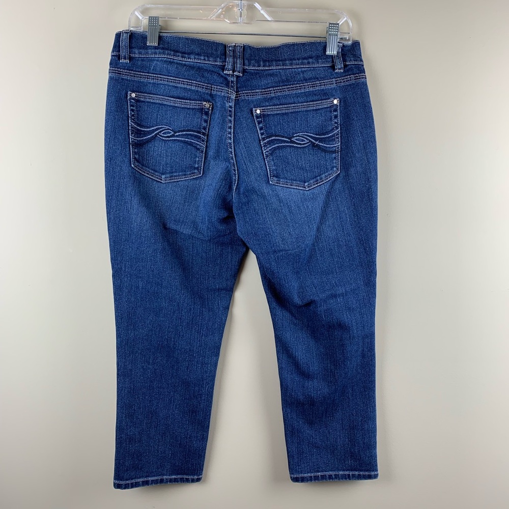 White House Black Market cropped “slim capris” - Picture 2 of 8